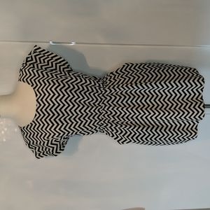 Pink Republic Oatmeal and Black Chevron Pattern Dress Size Large